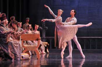 http://opera-novosibirsk.ru/gallery